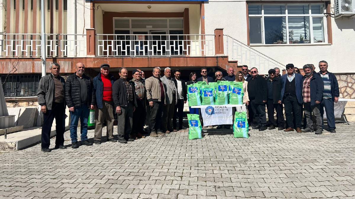 Büyükşehir Belediyesinden üreticilere bir destek daha: Aksekili çiftçilere bordo bulamacı hibesi yapıldı