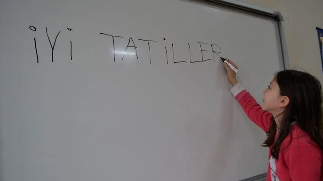 Ara tatil kaldırılsın tartışmalarına son nokta: Eğitim-Bir-Sen anketinden çarpıcı sonuçlar çıktı