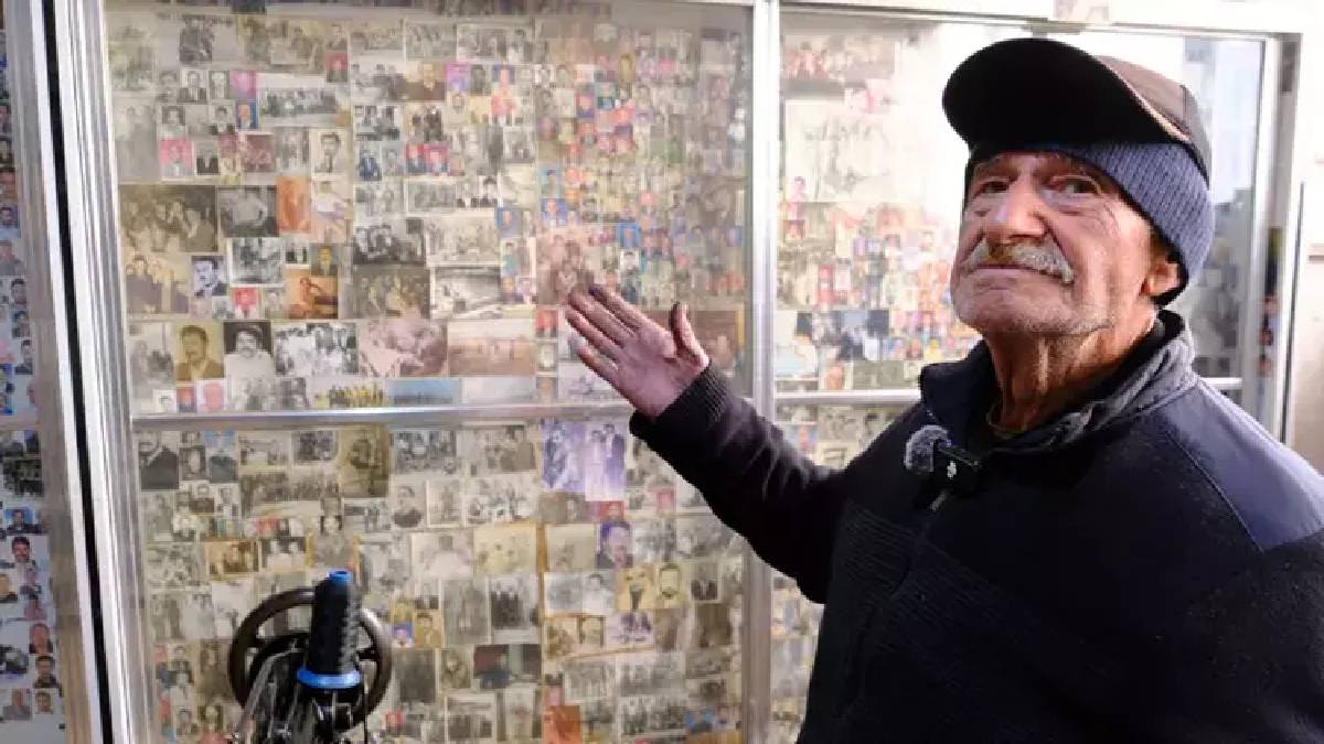 66 yıldır boyacılık yapıyor, müşterilerinin fotoğraflarını topluyor! Kendisine koskoca bir koleksiyon yaptı