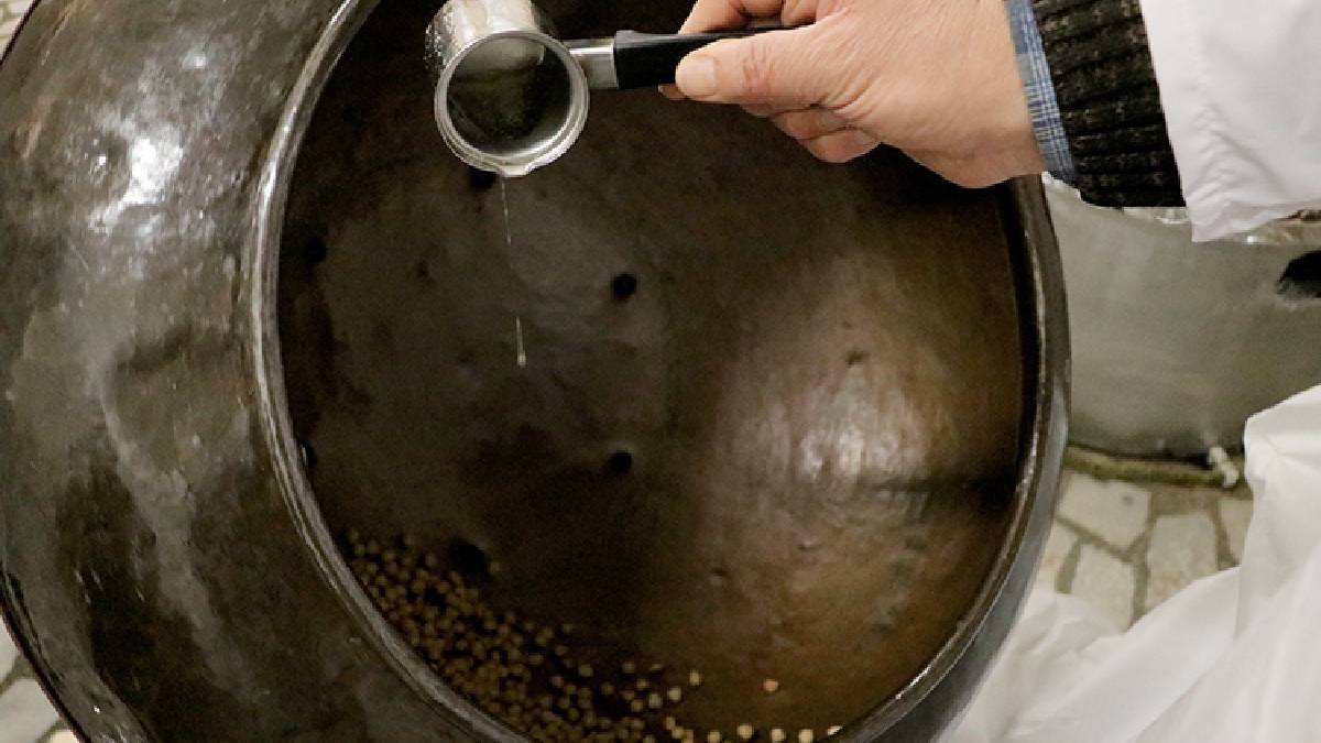 Osmanlı’dan gelen gelenek: 4 kuşaktır bakır kazanlarda kaynatıyorlar