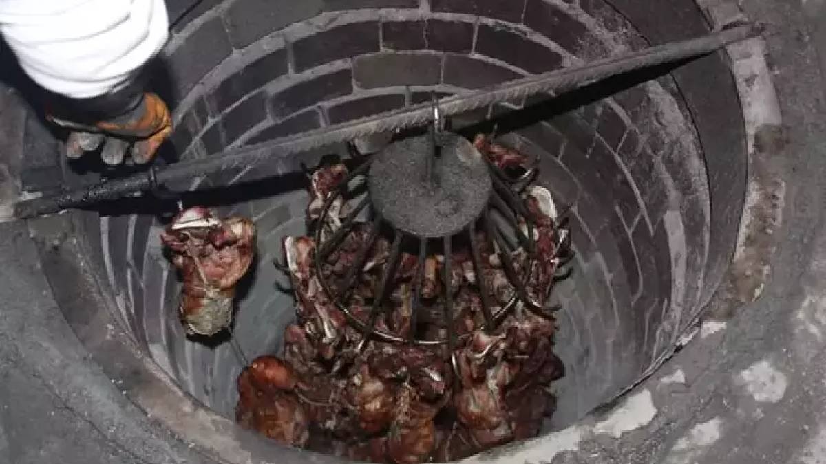 3 metrelik tandırlarda pişiyor: Tescilli büryan iftarın vazgeçilmezi oluyor