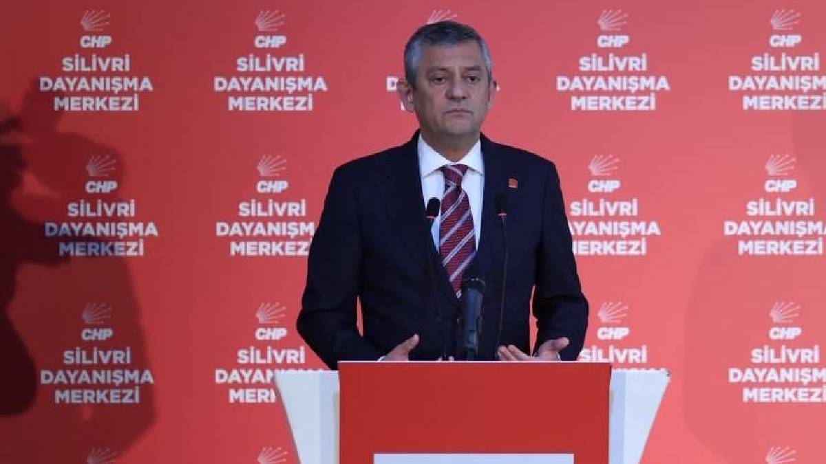 CHP tarihinde bir ilk: Özel'den Silivri Cezaevi önünde grup toplantısı