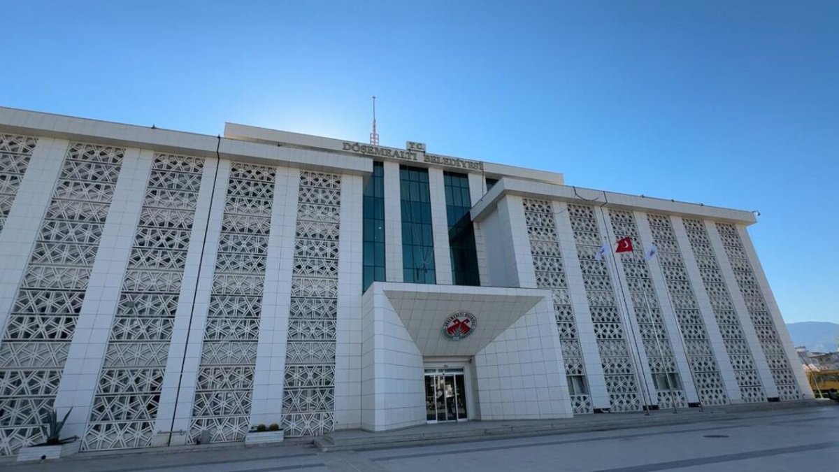 Son dakika! Döşemealtı Belediyesi'ne operasyon: Eski belediye başkanı dahil 22 kişiye gözaltı