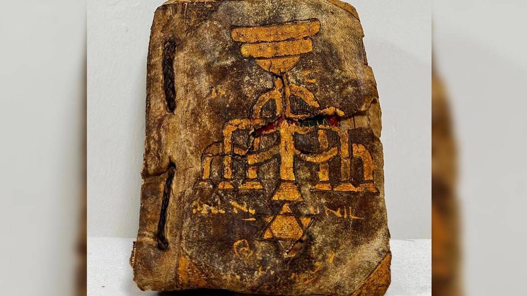 Muğla'da tarihi eser operasyonu: 600 yıllık tarihi Tevrat satılmak üzeyken yakalandı