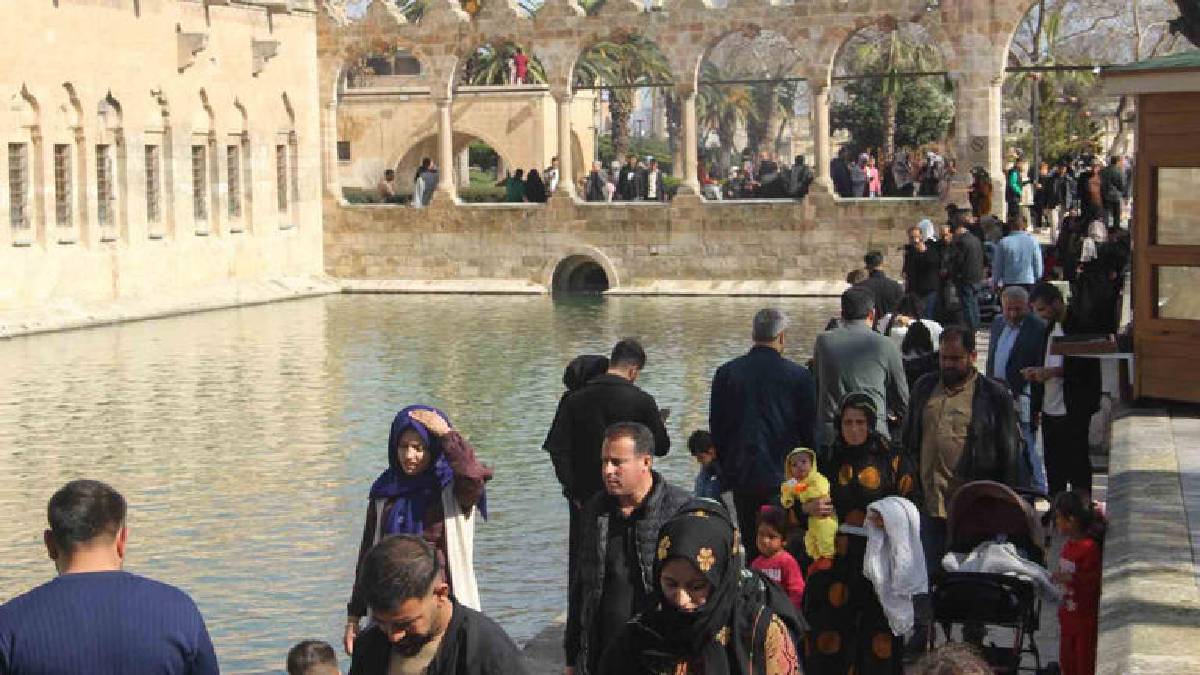 Dünyanın en büyük doğal akvaryumu: Ramazan ayında akın akın gittiler