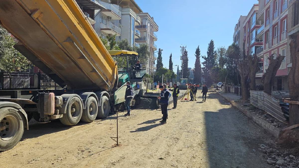 Aydın Büyükşehir'den 17 ilçenin tamamında eş zamanlı ulaşım altyapısı çalışmaları
