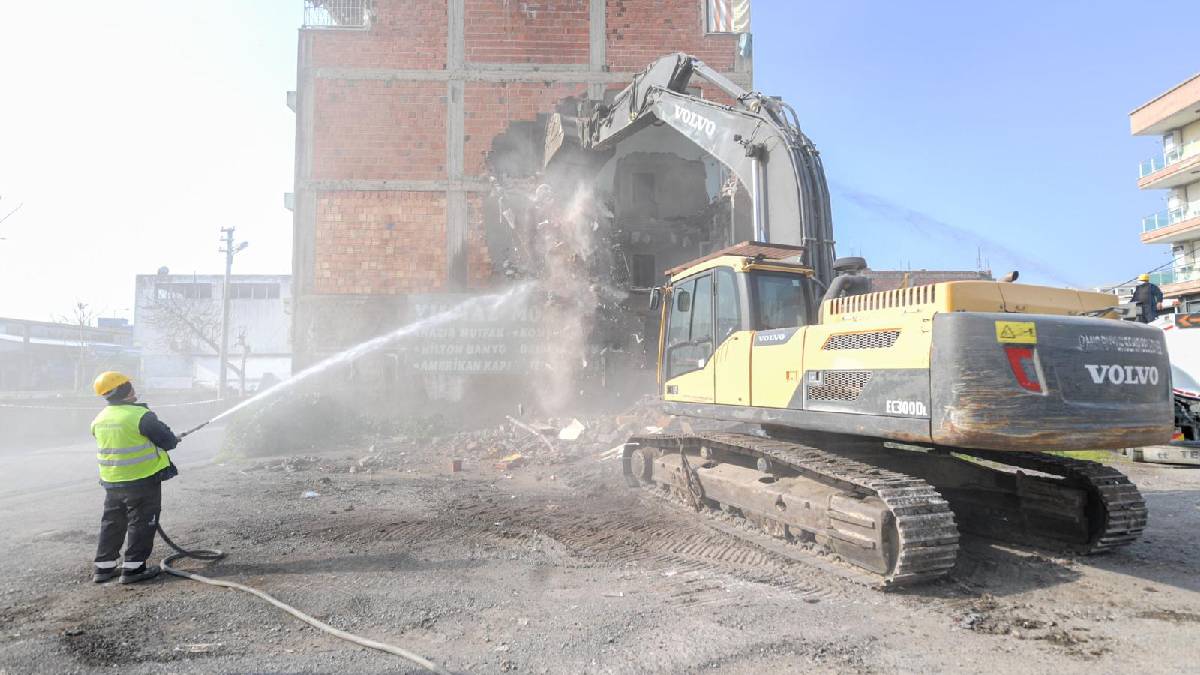 Karşıyaka’da kesintisiz ulaşım için yoğun tempo