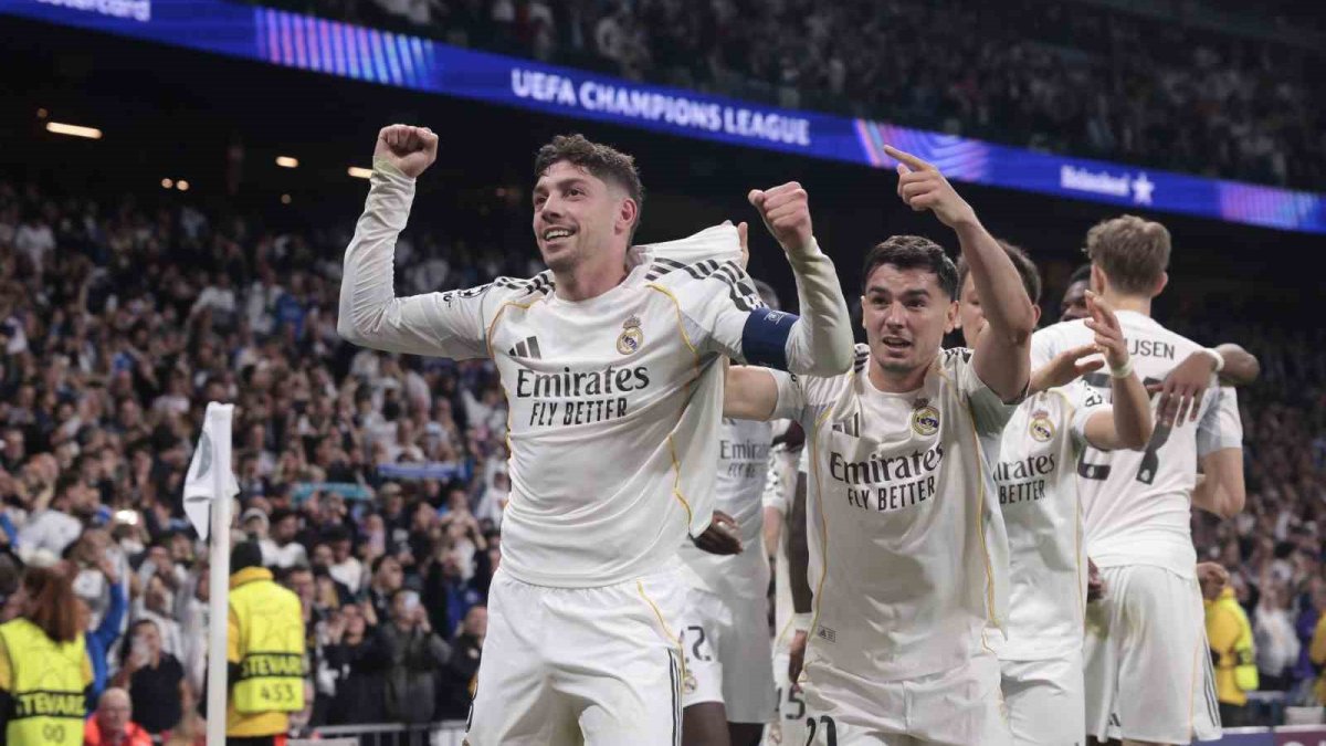 Real Madrid’den Manchester City’ye 3 gollü darbe: Bernabeu’da Valverde şov