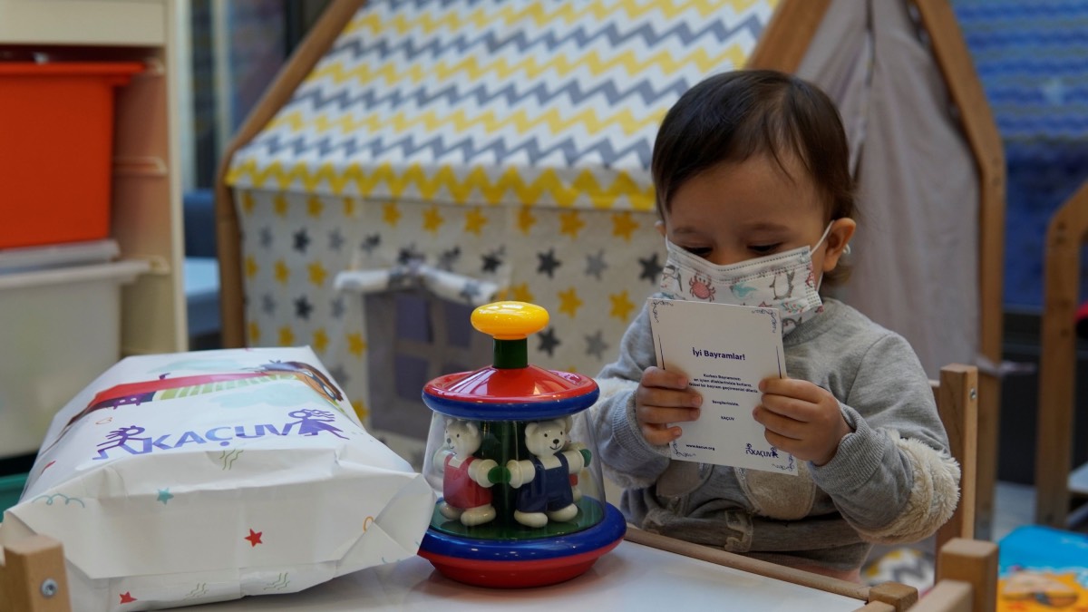 KAÇUV’dan kanser tedavisi gören çocuklara destek projesi