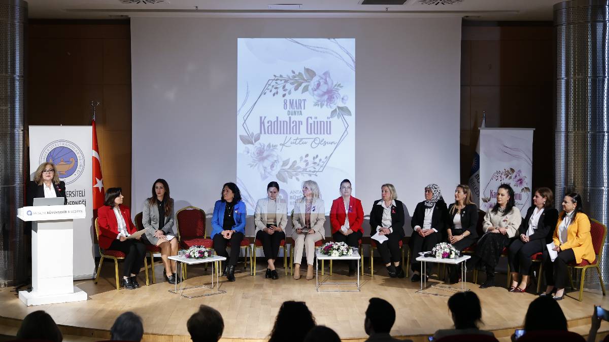 Kadın muhtarlarla eşitlikçi uygulamalar paneli düzenlendi