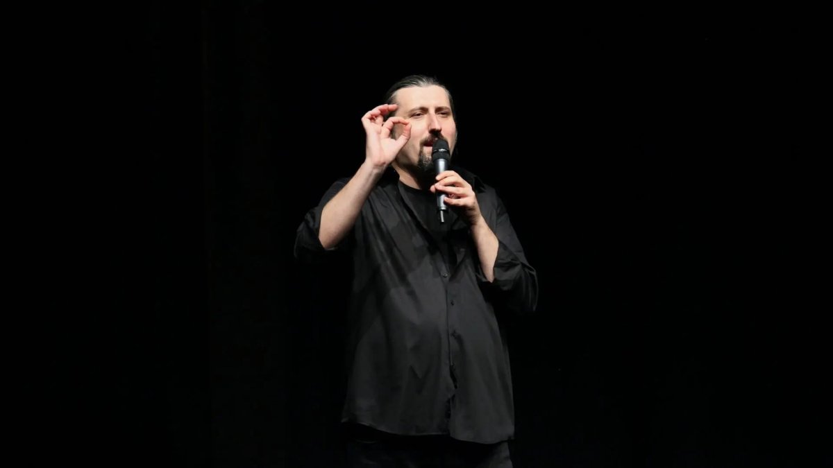 Taciz iddialarının ardından Mesut Süre sahnelere geri döndü