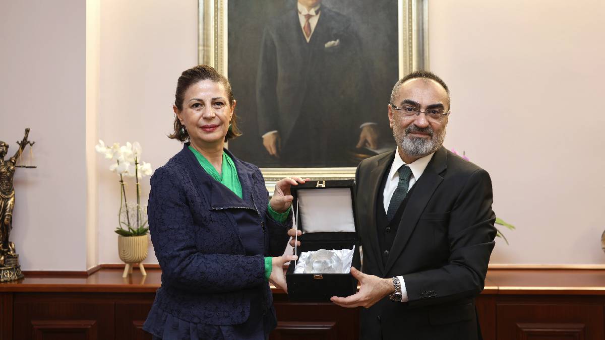 EloGe ödülü Başkan Ünlüce’ye takdim edildi