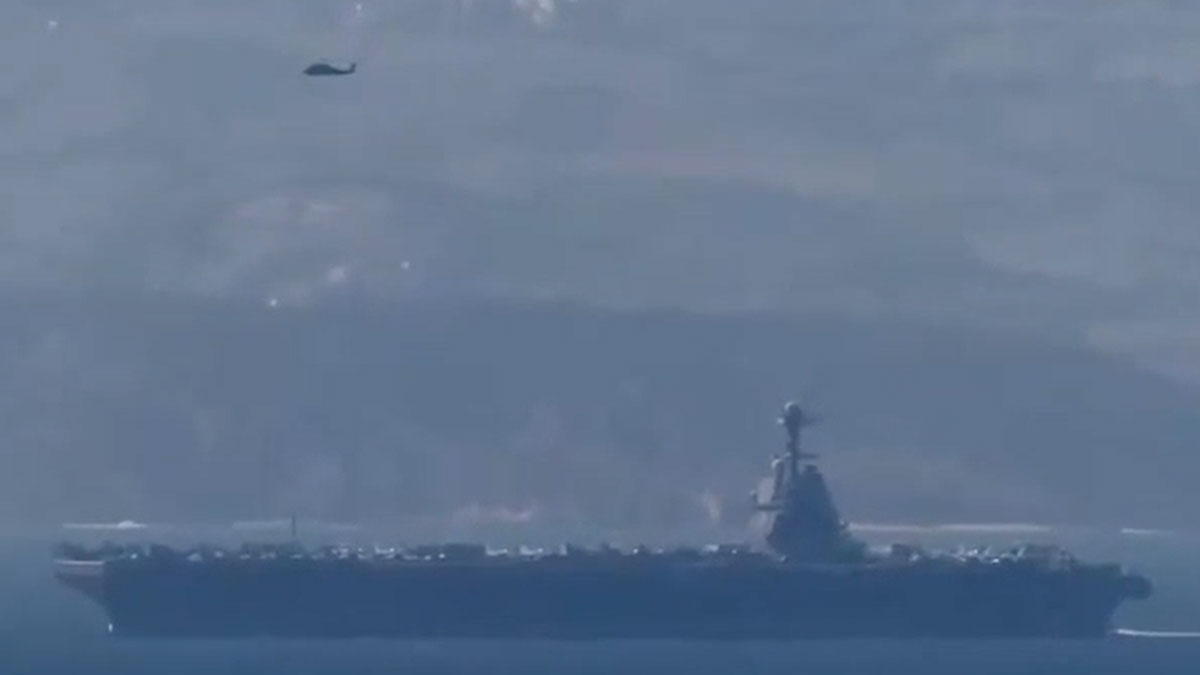 İran mı vurdu, kazayla mı oldu?  ABD'nin en büyük uçak gemisi yanıyor