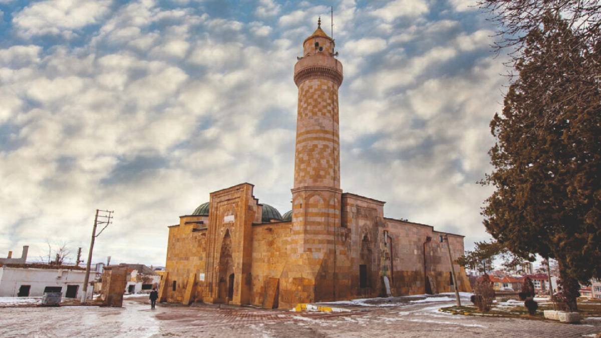 800 yıllık Selçuklu mimarisi: İmkansız aşkın izleri turistleri hayran bırakıyor