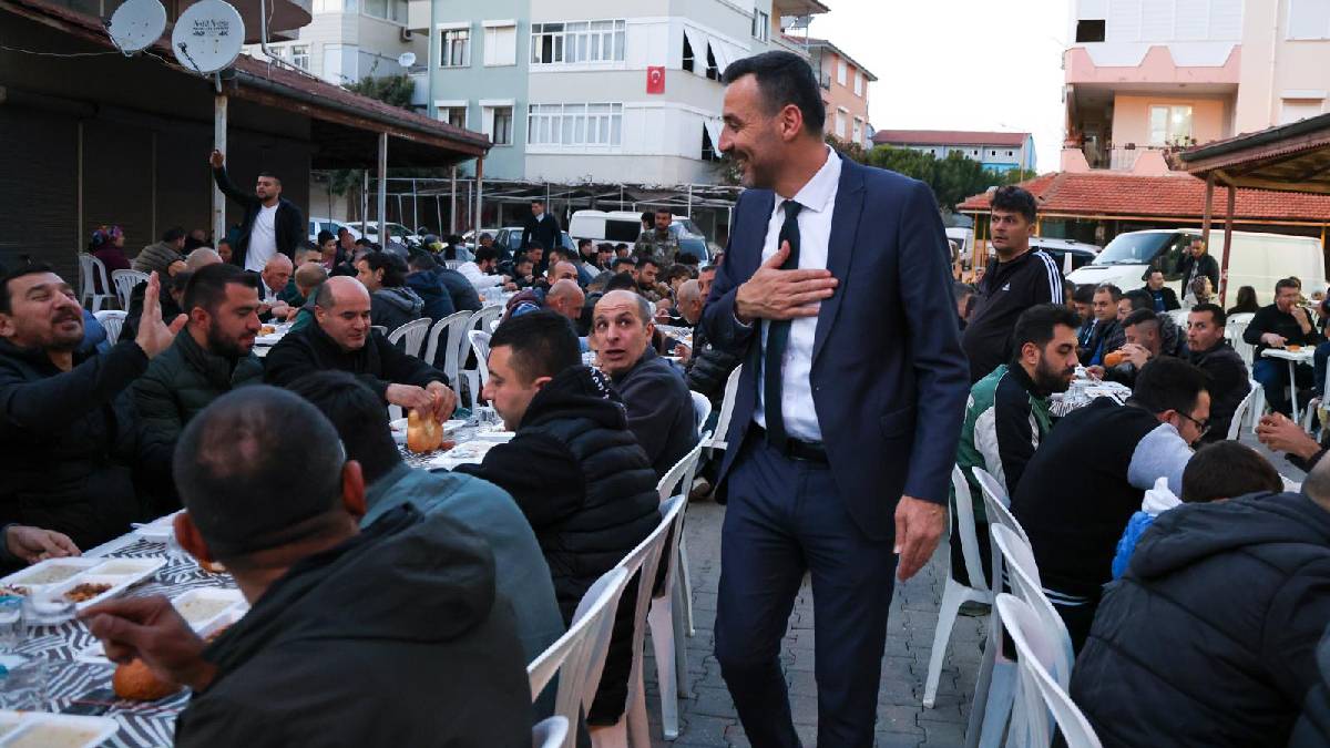 Başkan Vekili çiçek iftar sofralarında vatandaşlarla buluşmayı sürdürüyor