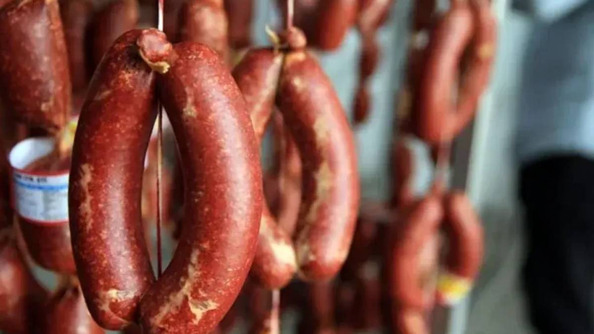 11 sucuk markası listede: “Mekanik ayrılmış kanatlı eti” ve “gıda boyası” bulundu