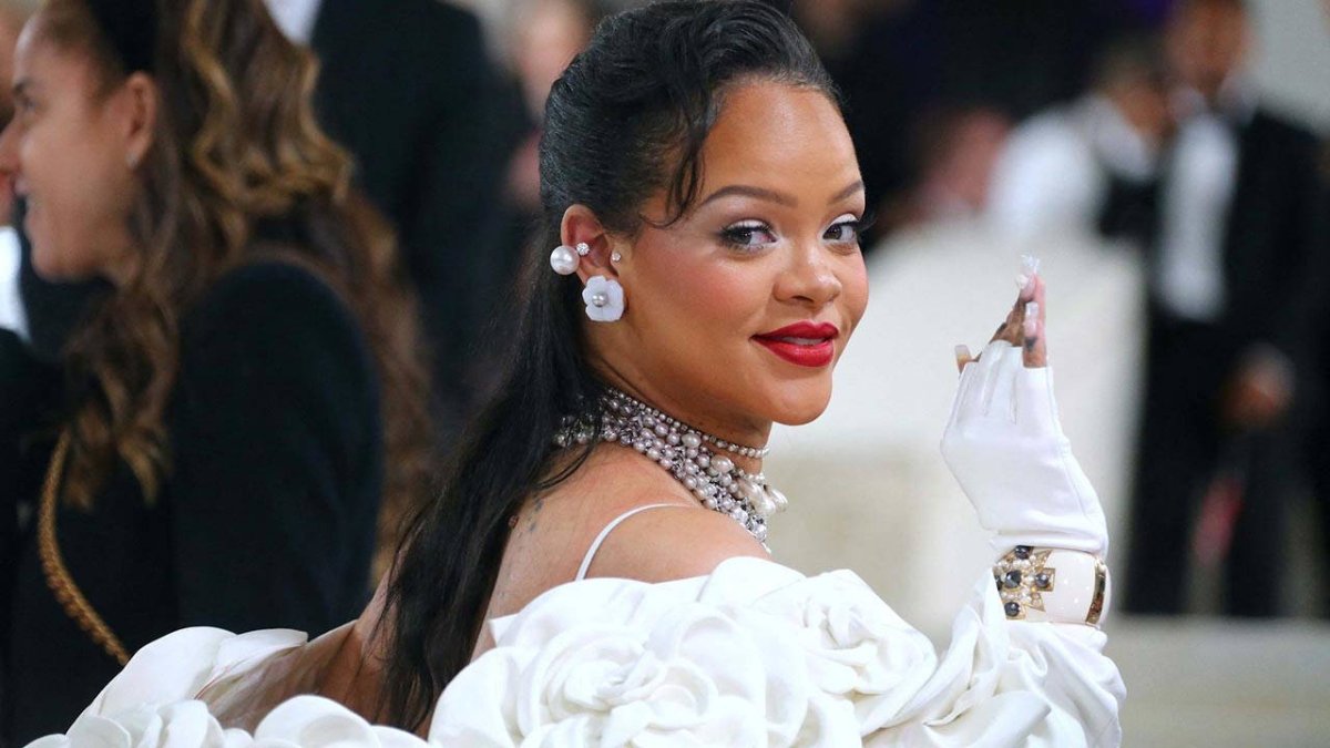 Rihanna’nın parfümleri toksik kimyasal şüphesiyle raflardan çekildi