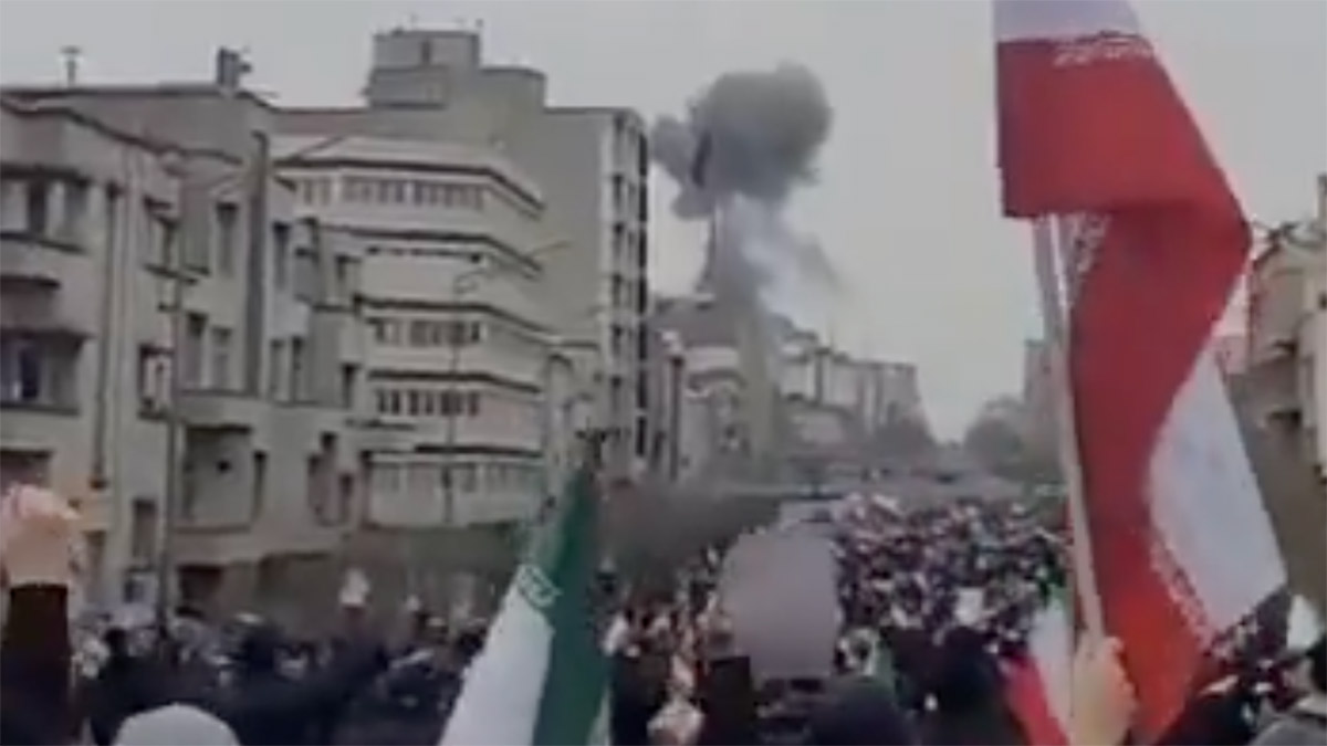 Son dakika! Tahran'da miting alanında patlama