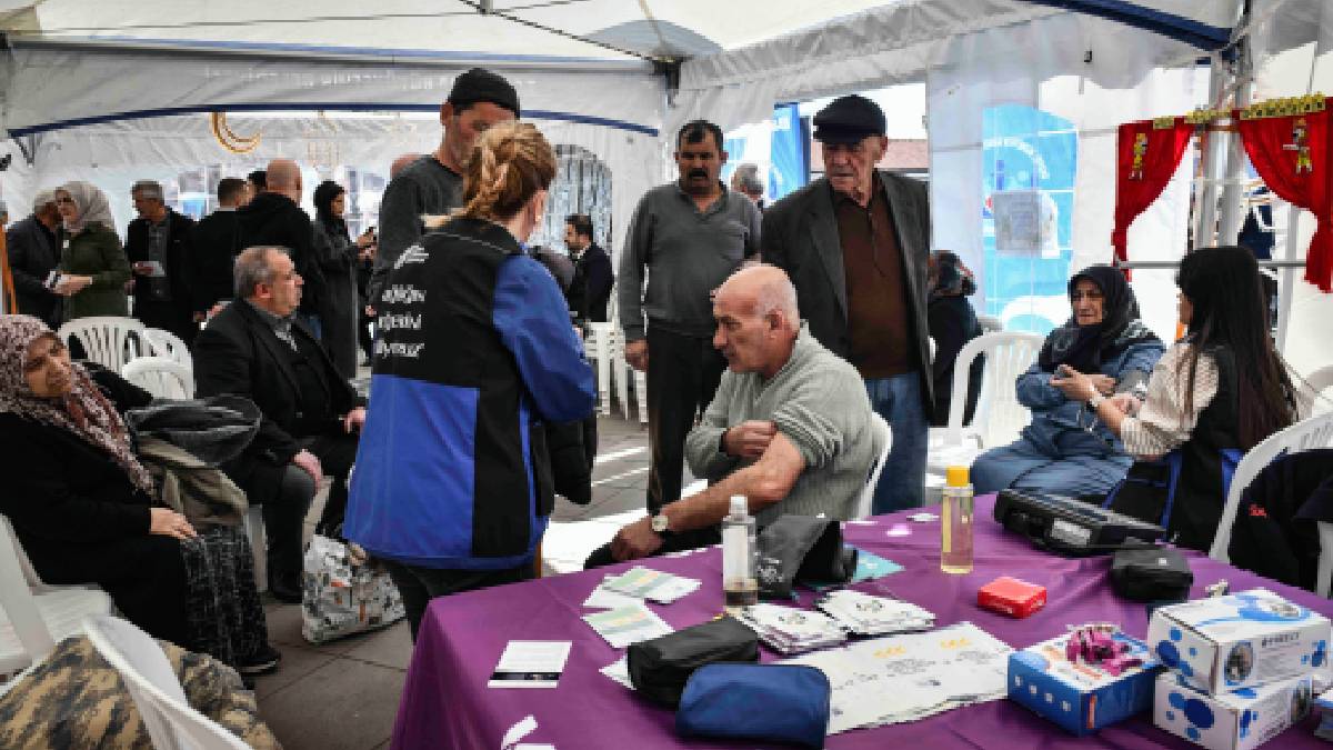 Dünya Böbrek Günü’ne özel sağlık etkinliği: Aile hekimleri eşliğinde vatandaşların tansiyon ve kan şekeri ölçümleri yapıldı