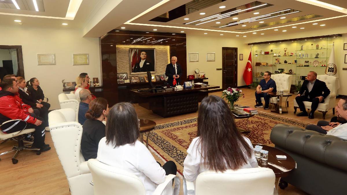 Başkan Yaşar, sağlık çalışanlarının Tıp Bayramı’nı kutladı