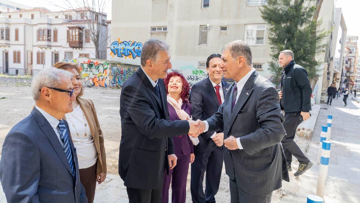 Başkan Tugay’dan sağlık emekçilerine teşekkür