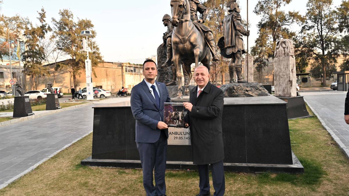 Ümit Özdağ Abide-i Hürriyet Meydanı’na övgü: “Böyle bir yeri görmekten büyük mutluluk duydum”