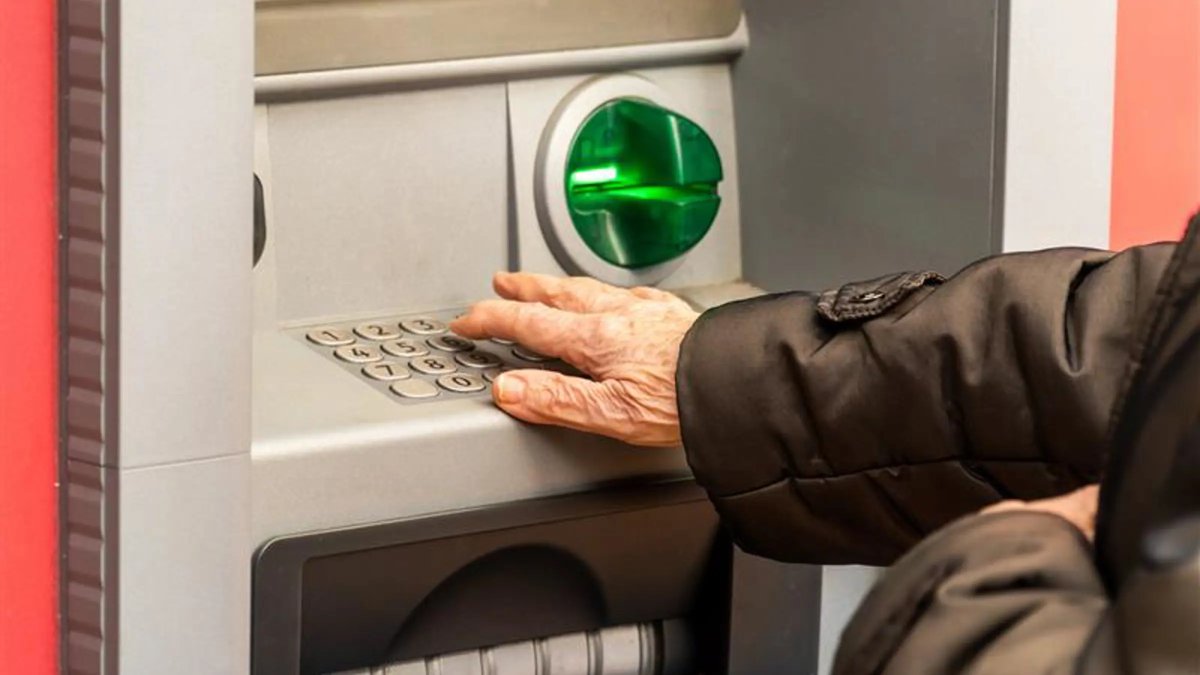 Bayram ikramiyesi ve emekli aylığı ödemeleri başladı