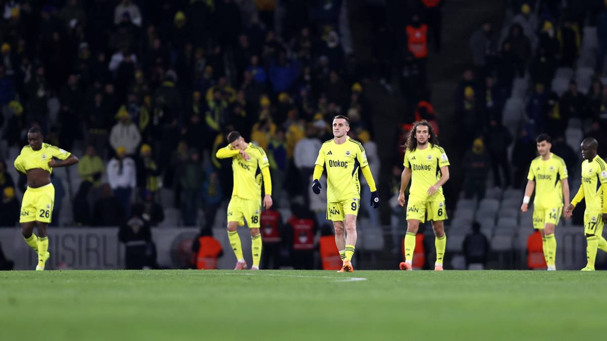 Fenerbahçe, küme hattına diş geçiremiyor: Kayıp 9 puan