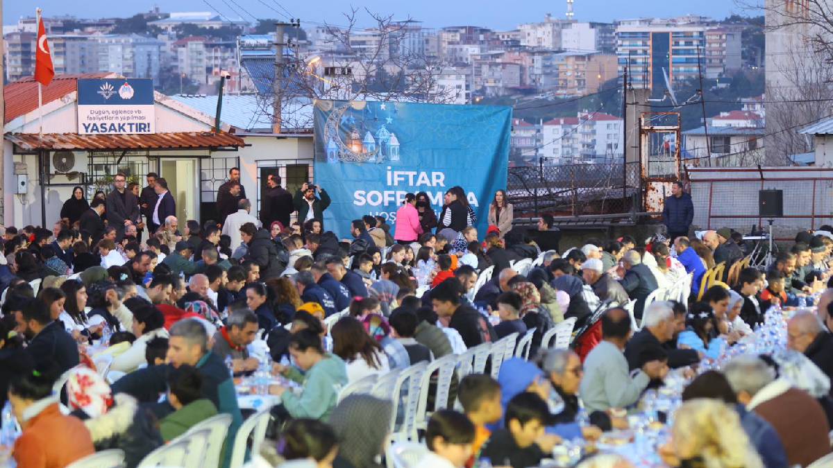 Yüzlerce vatandaş aynı sofrada buluştu