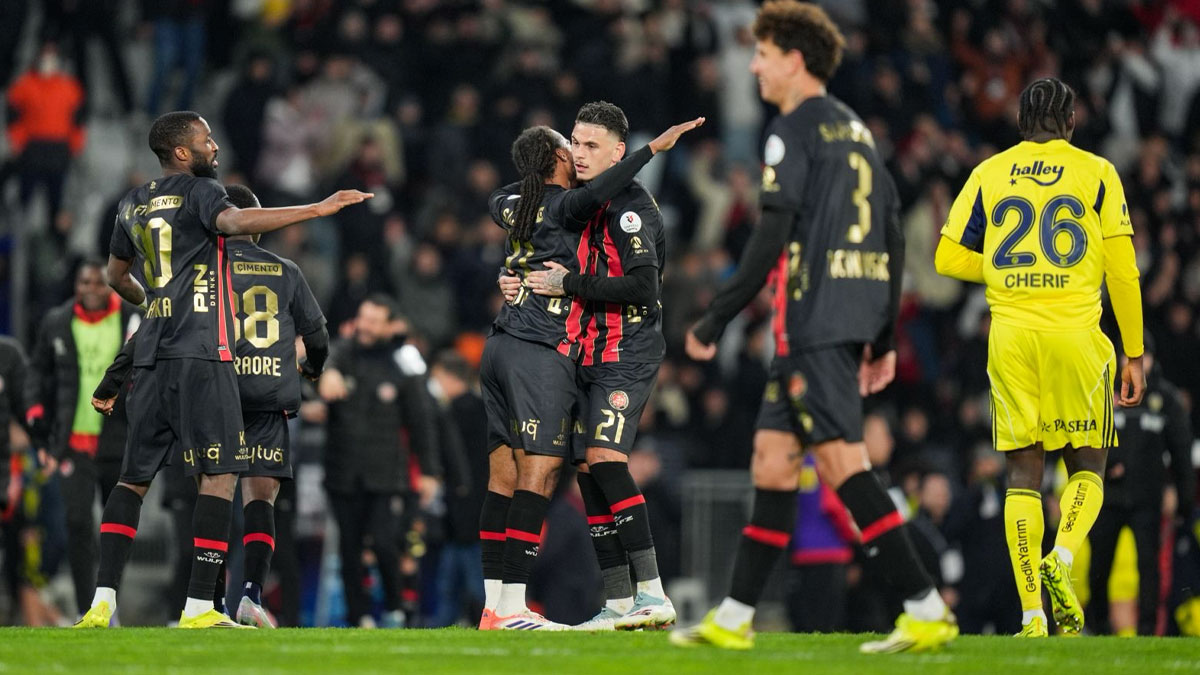 Fenerbahçe'ye ilk mağlubiyeti tattıran Karagümrük'ten gündem olan kutlama: "Satır satır, döner döner..."