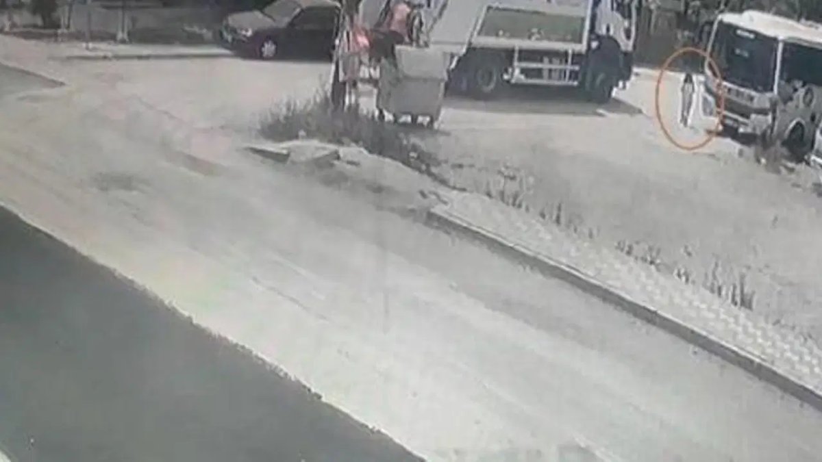 Bursa'da feci ölüm: Çöp kamyonetinin altında kalan çocuk hayatını kaybetti