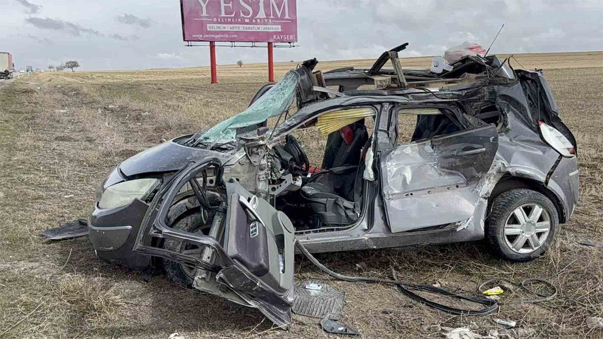 Bayram tatili için memleketine giden gençler kaza yaptı: 1 ölü, 3 yaralı