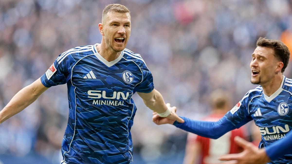 39 yaşında Almanya'ya damga vurdu: Edin Dzeko gollerine devam ediyor