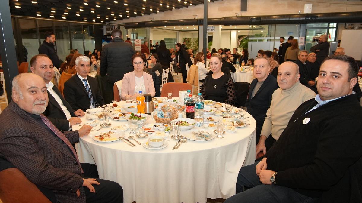 Avcılar’da Tıp Bayramı’nda sağlık çalışanları iftar sofrasında buluştu