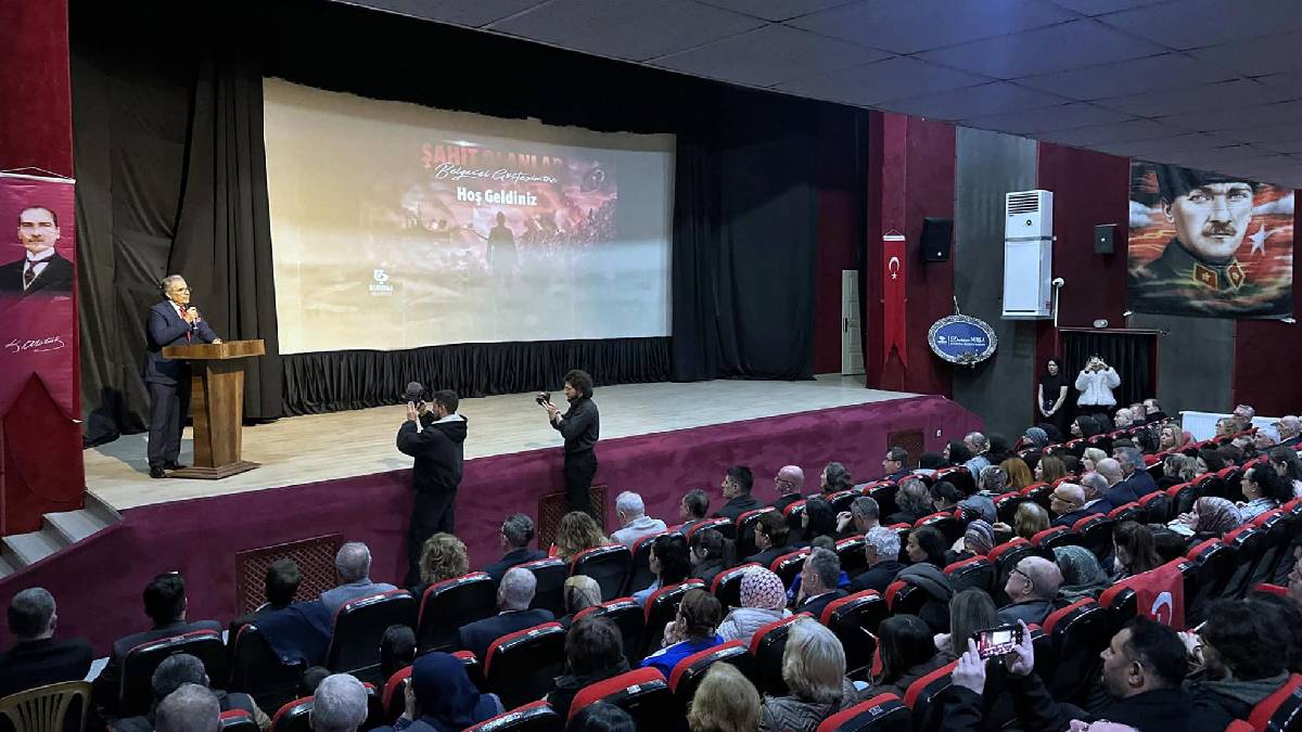 Bandırma’da duygu dolu gece:  Vatan uğruna yazılan hikâyeler “Şahit Olanlar” belgeselinde anlatıldı