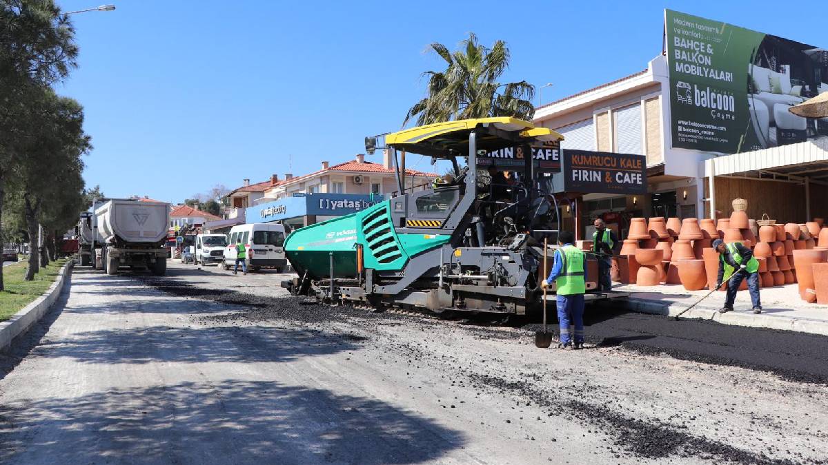 Çeşme’nin yolları yaza hazırlanıyor
