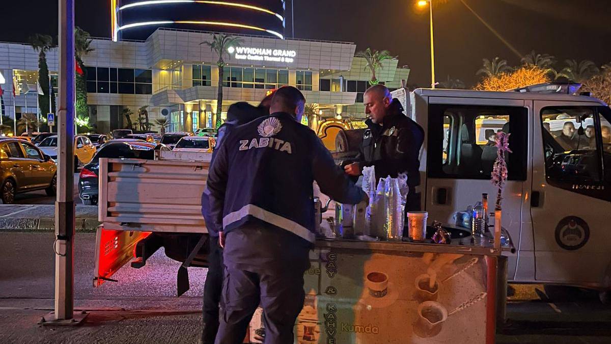 Büyükşehir zabıtası sahada: Fahiş fiyat ve izinsiz satışa geçit yok