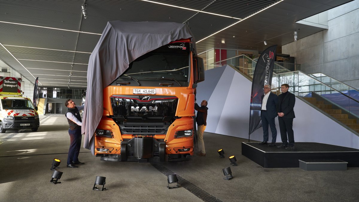 MAN, 250 tonluk yeni çekicisini tanıttı!