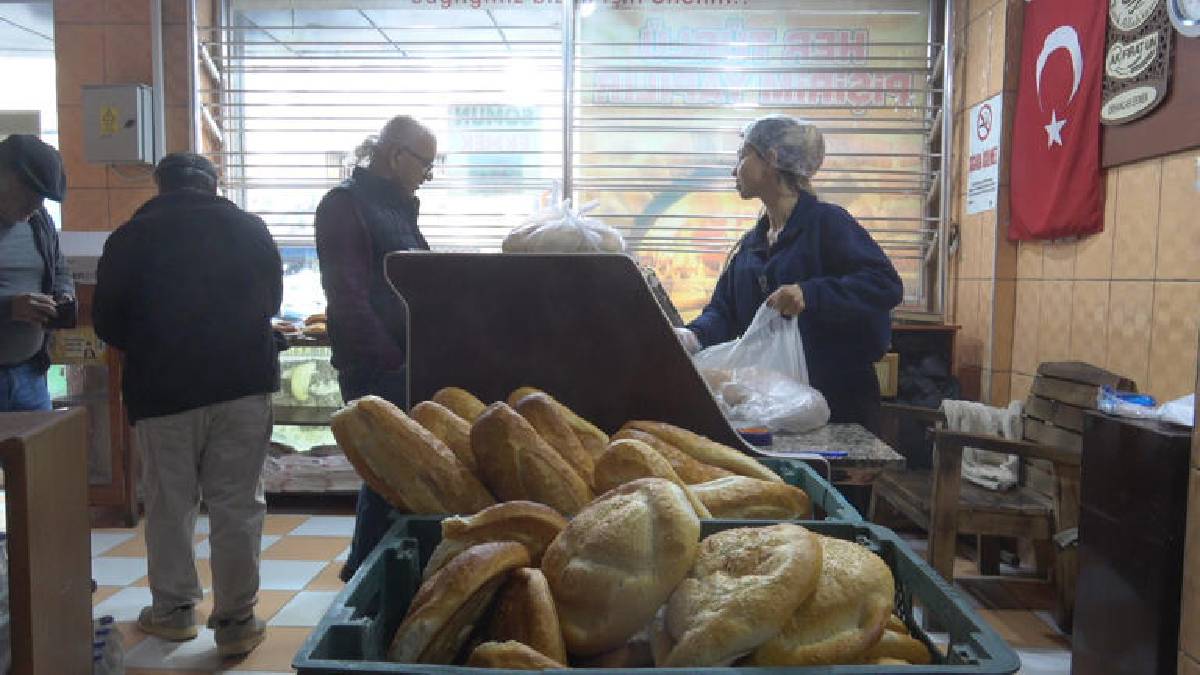 Maliyeti artsa da fiyatı artırmadı: Ekmeği de pideyi de 10 TL’den satıyor