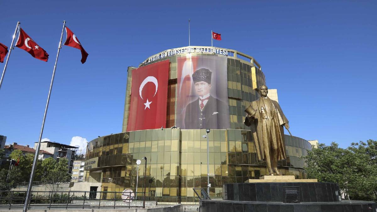 Çerçioğlu’ndan vefa örneğİ: Dev parka İlber Ortaylı ismi verilecek