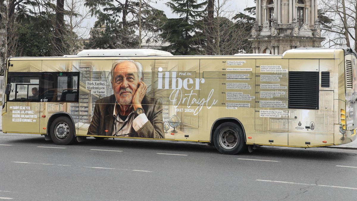 İETT'den duayen tarihçiye vefa: İlber Ortaylı "saygı otobüsü" İstanbul yollarında