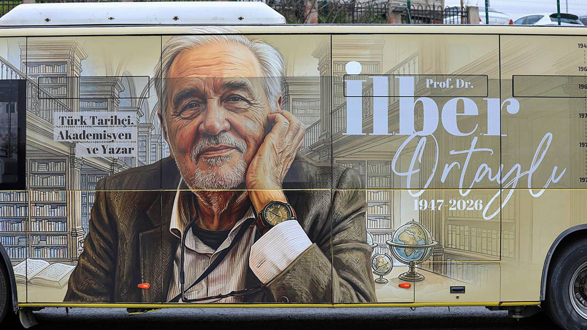 İETT'den İlber Ortaylı'ya saygı otobüsü: Tarihin duayeni unutulmadı