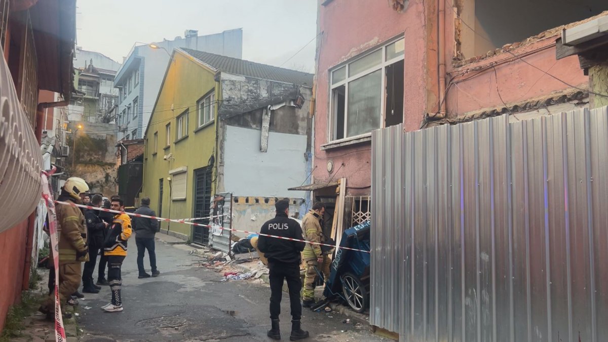 Beyoğlu’nda 2 katlı evde yangın: 2 yaşındaki bebek hayatını kaybetti