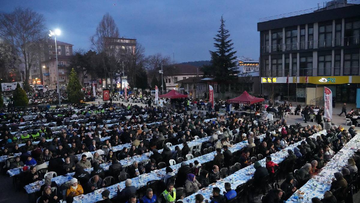 Bilecik’te iftar sevinci Cumhuriyet Meydanı'nda yaşandı