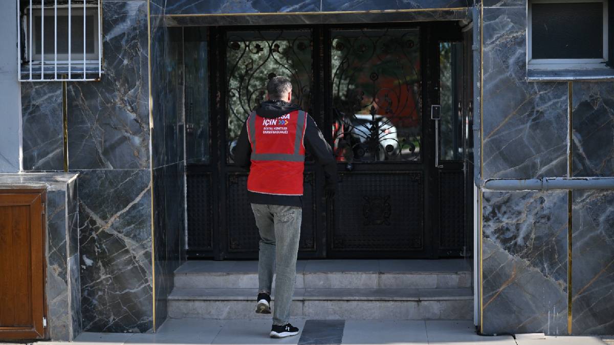 Manisa Büyükşehir’den dayanışma sofraları: 10 bin kişiye sıcak yemek