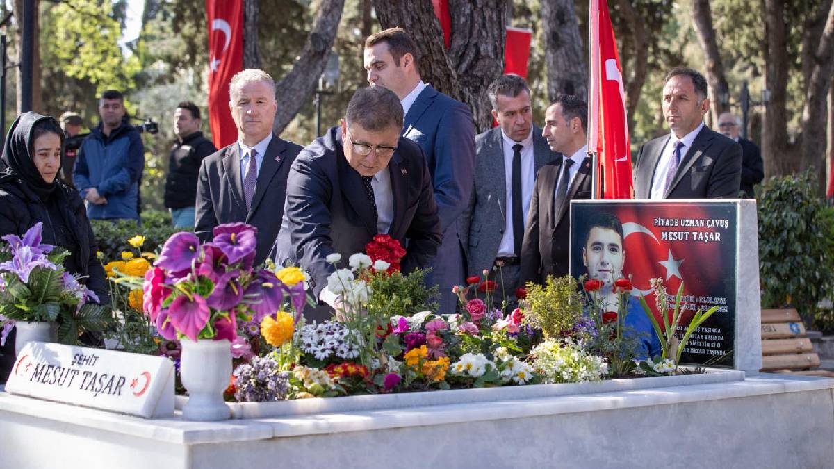 Başkan Tugay’dan 18 Mart mesajı: “Tarihe sığmayan bir direnişin zaferi”