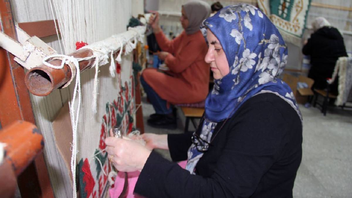 Yörenin kültürel mirası: Kadınlar hem gelecek kuşağa taşıyor hem de gelir elde ediyor