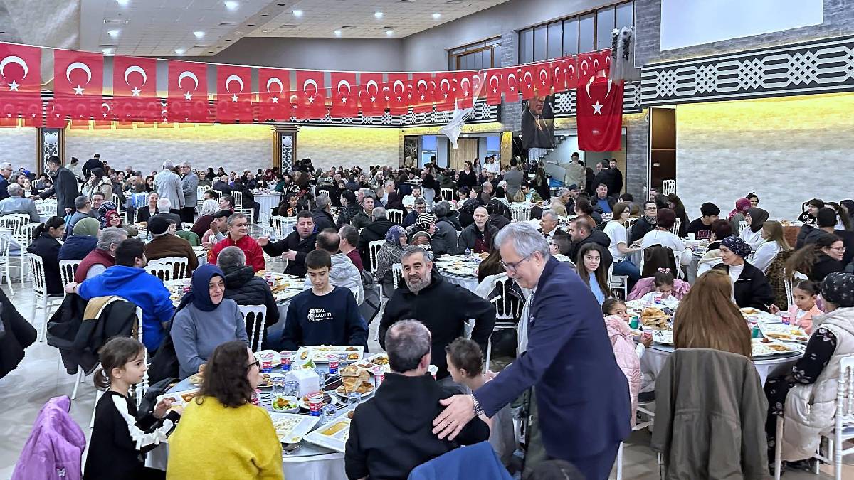 Başkan Mirza iftar sofrasında özel bireylerle bir araya geldi
