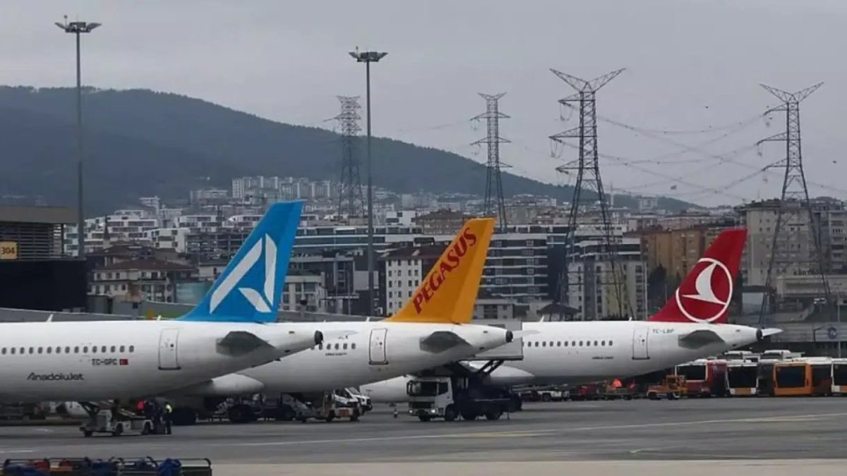 Bayram ve ara tatil yoğunluğuna karşı iç hatlarda 867 ek uçuş planlandı