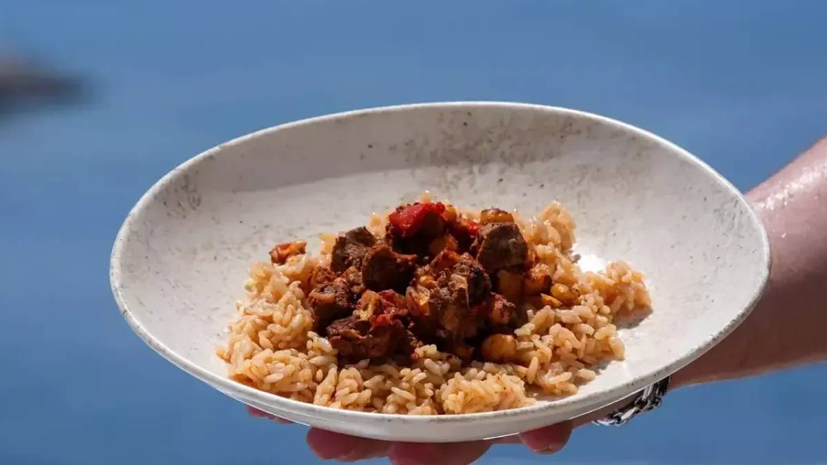 Aydın’ın paylaştıkça çoğalan geleneği: Adak ve dilek sofralarının baştacı "bolama aşı"